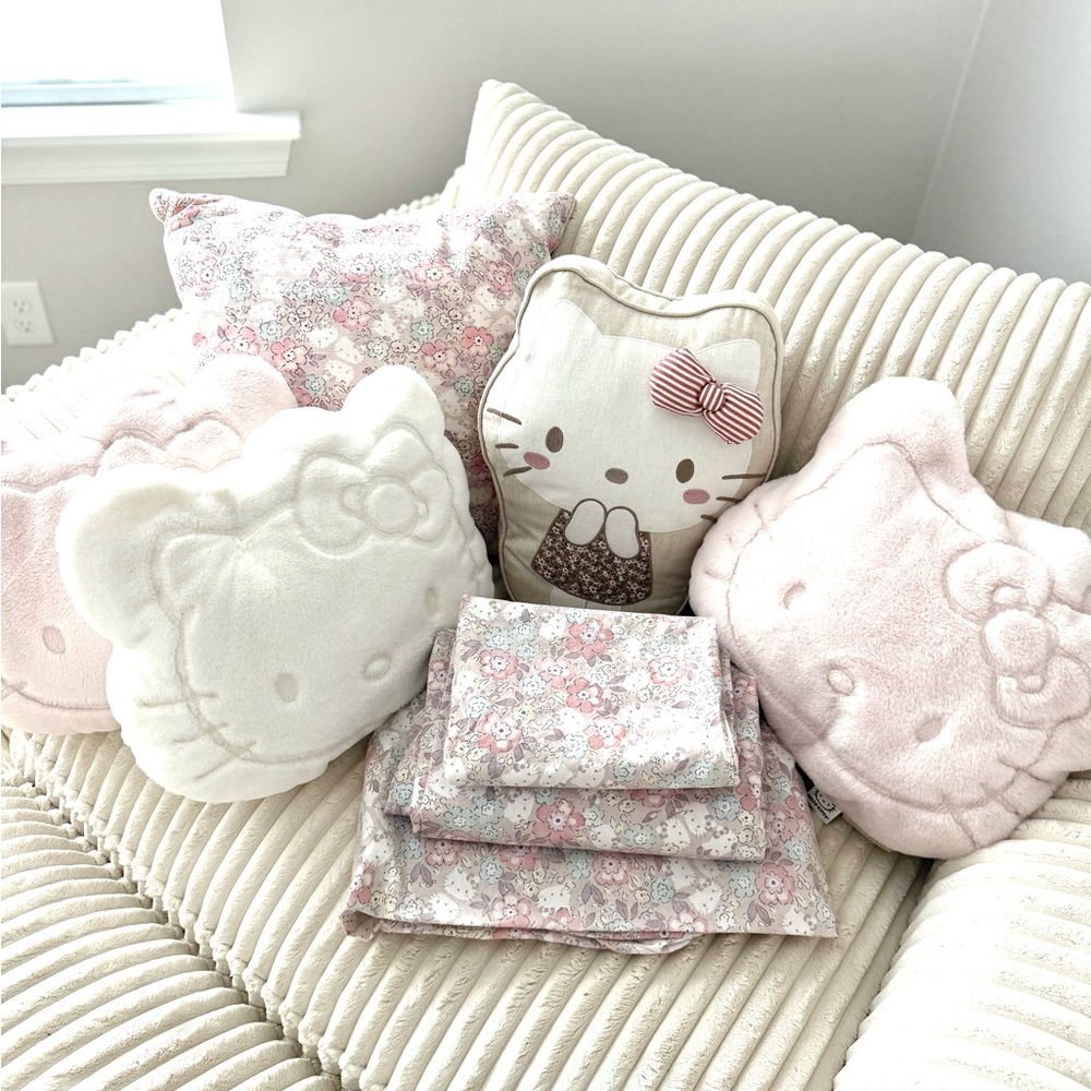 Hello Kitty Heritage Pillow & Floral Bedding Set - TWIN Set - Like New Condition
